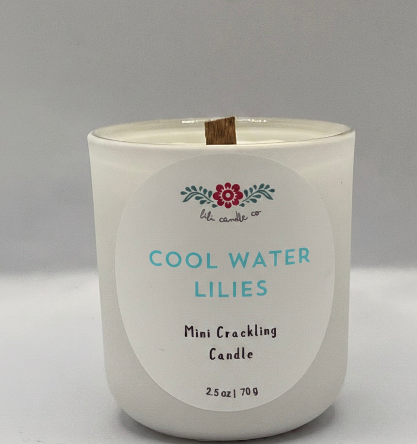 Cool Water Lilies 2.5 oz Crackling Wooden Wick Candle